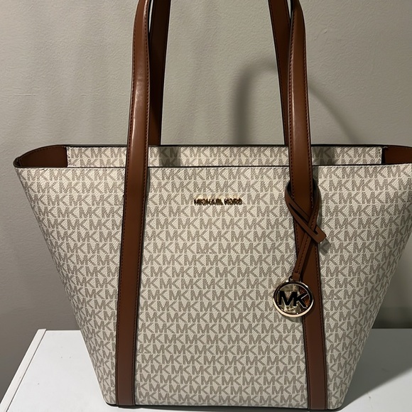 Michael Kors Pratt Signature Logo Large Tote Bag Carnation $498 Vanilla NWT - Picture 5 of 8